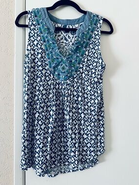 Sleeveless Blouse Size Small Navy & Light Blue Embroidered V-Neck